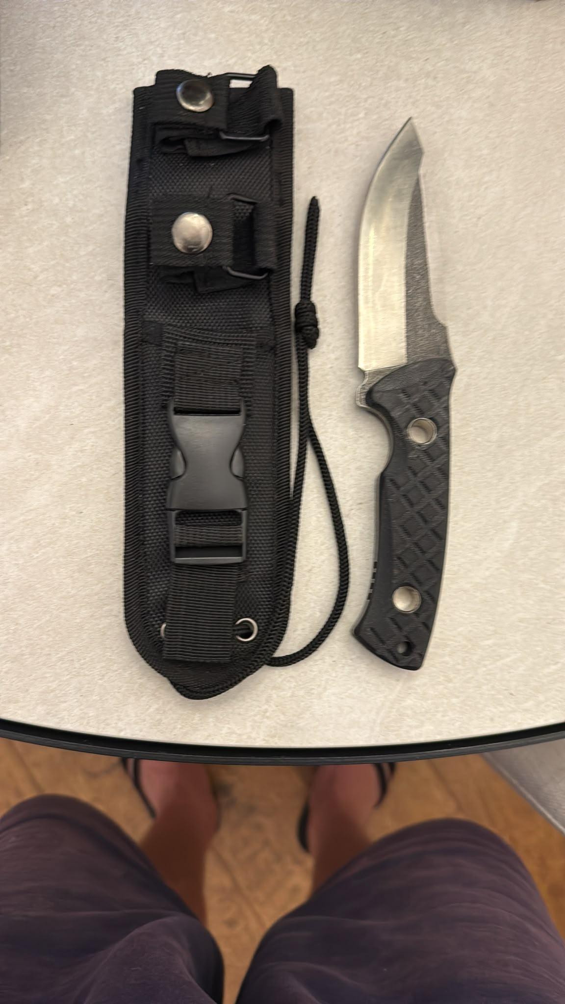 Black Tactical Fixed-Blade Knife with Sheath (Clip)